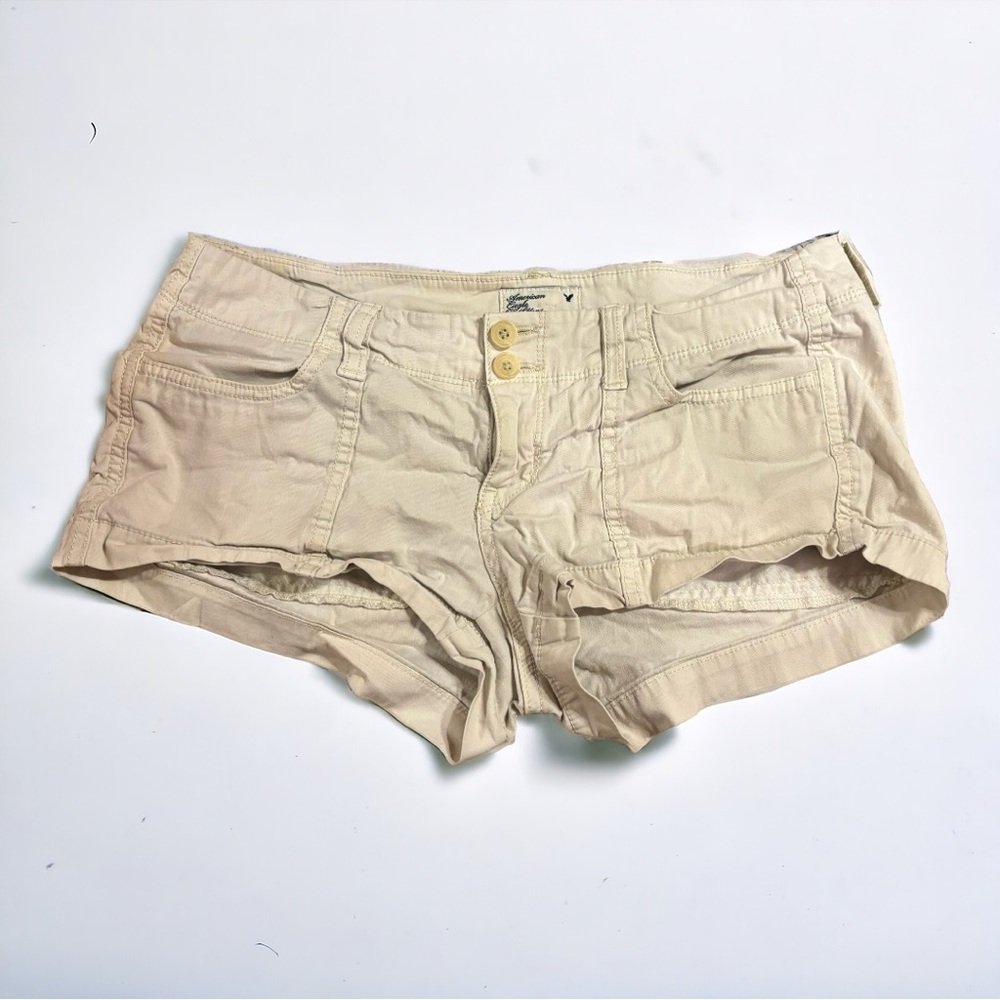 American Eagle Size 2 Light Cream Stretch Short Shorts
